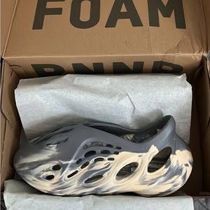 Adidas Yeezy Foam runner ‘MXT Moon Grey’